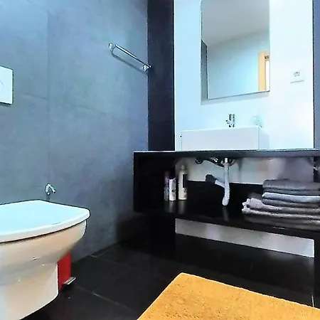 Rocha Tower 11d-11e *