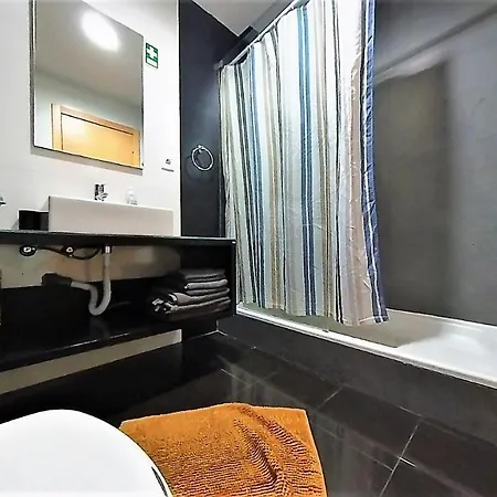 Rocha Tower 11d-11e *