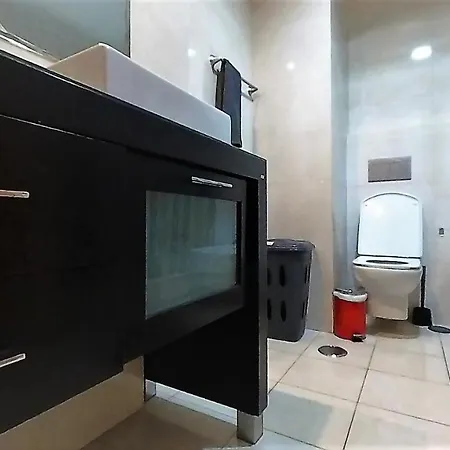 Rocha Tower 11d-11e *