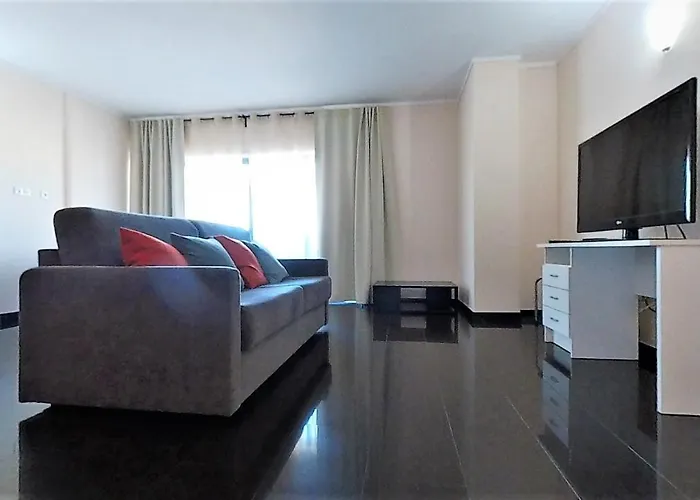 Rocha Tower 11D Apartment *